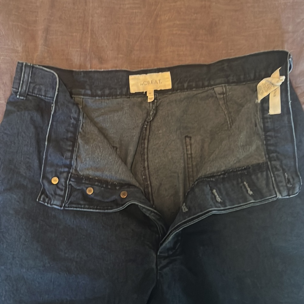 THE GREAT. Wide-Leg Flare Jeans in Black - Picture 4 of 7